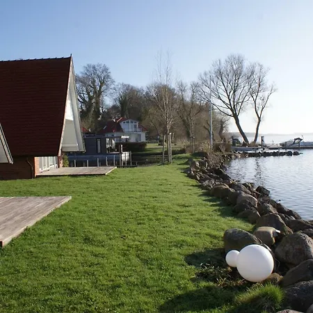 Seeperle 11 Mit Ruderboot Am Schweriner - Abc211 Ferienhaus